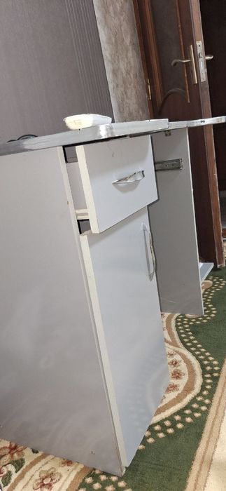 Kompyuterniy stol sotiladi