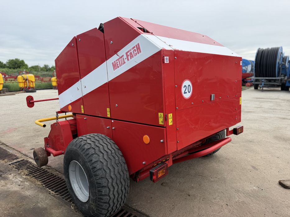 Presa Metal-Fach Plasa+Ata+Masa de 1,8 m Ca Noua An 2008 Sistem Welger Balot 120x120 Claas Krone