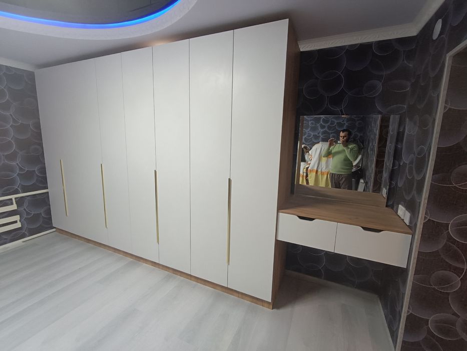 Шкаф до потолка навесной тумба с подсветкой