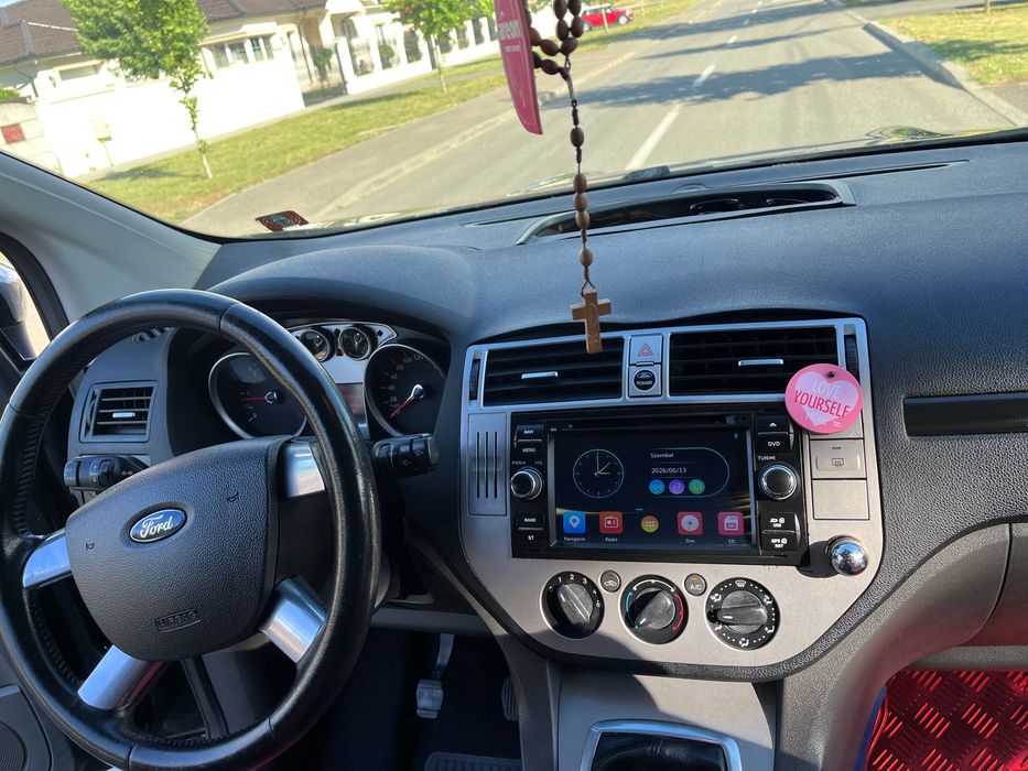 Automobil Ford Kuga
