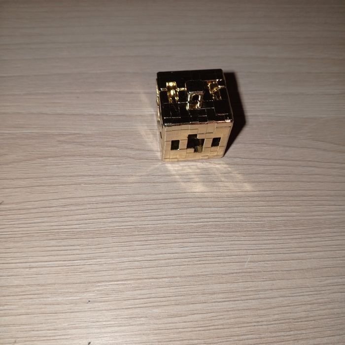 Продам золотой кубик