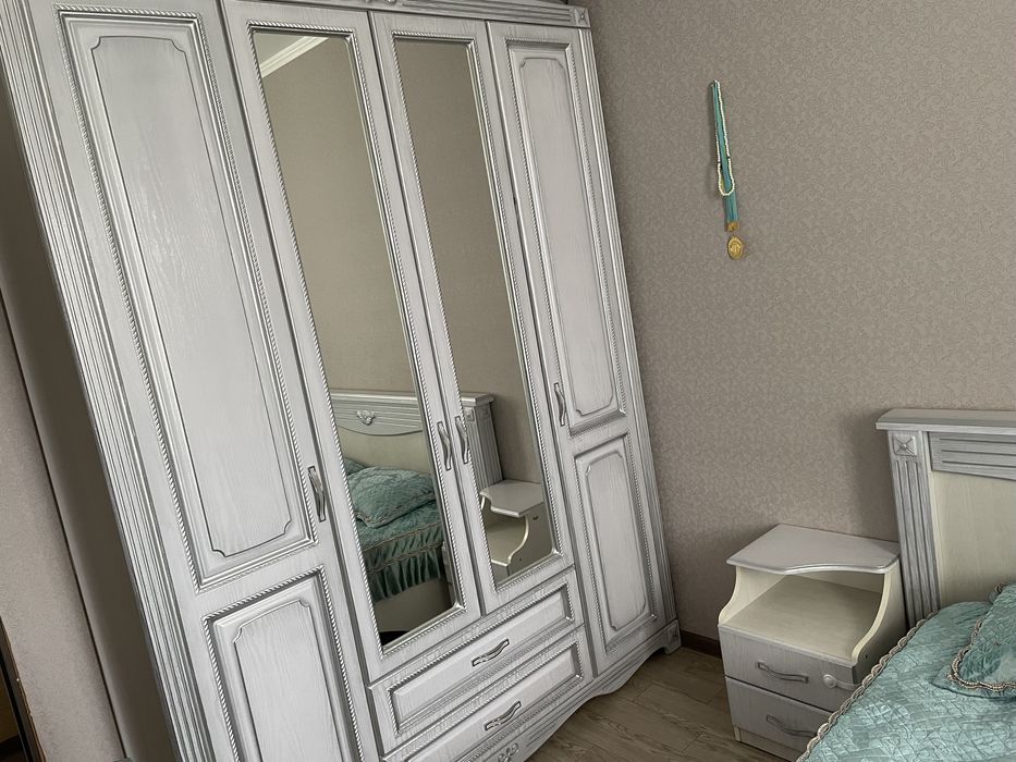 Продам спальный гарнитур.