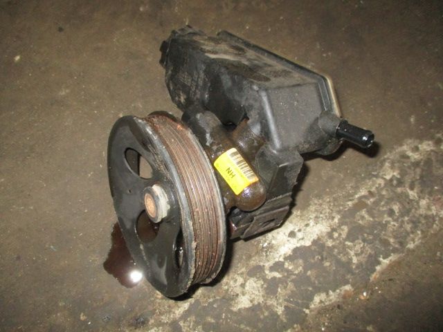 Pompa servodirectie cu vas Opel Vectra B motor 1,6 benzina 16 valve