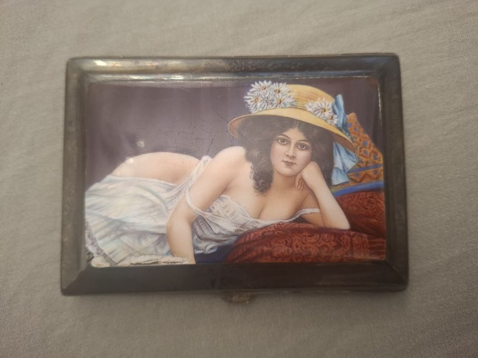 Tabachera veche email