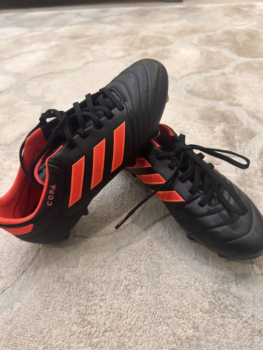 Футбольные бутсы adidas