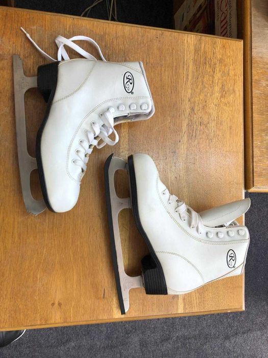 Patine pentru gheață albe (damă) retro nr. 39-41 (9 1/2)