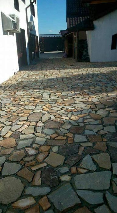 Piatra de munte  terase  alei