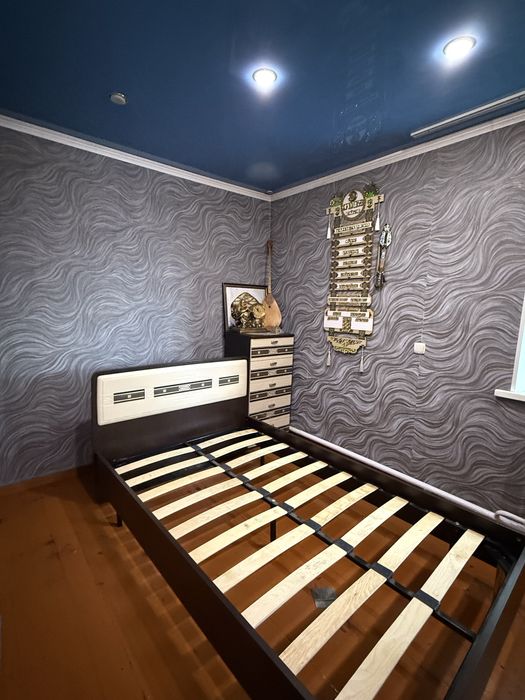 Продаю белорусскую кровать 1.40 м вместе с комодом