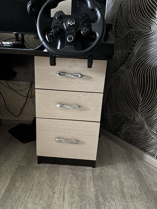 Продам письменный стол