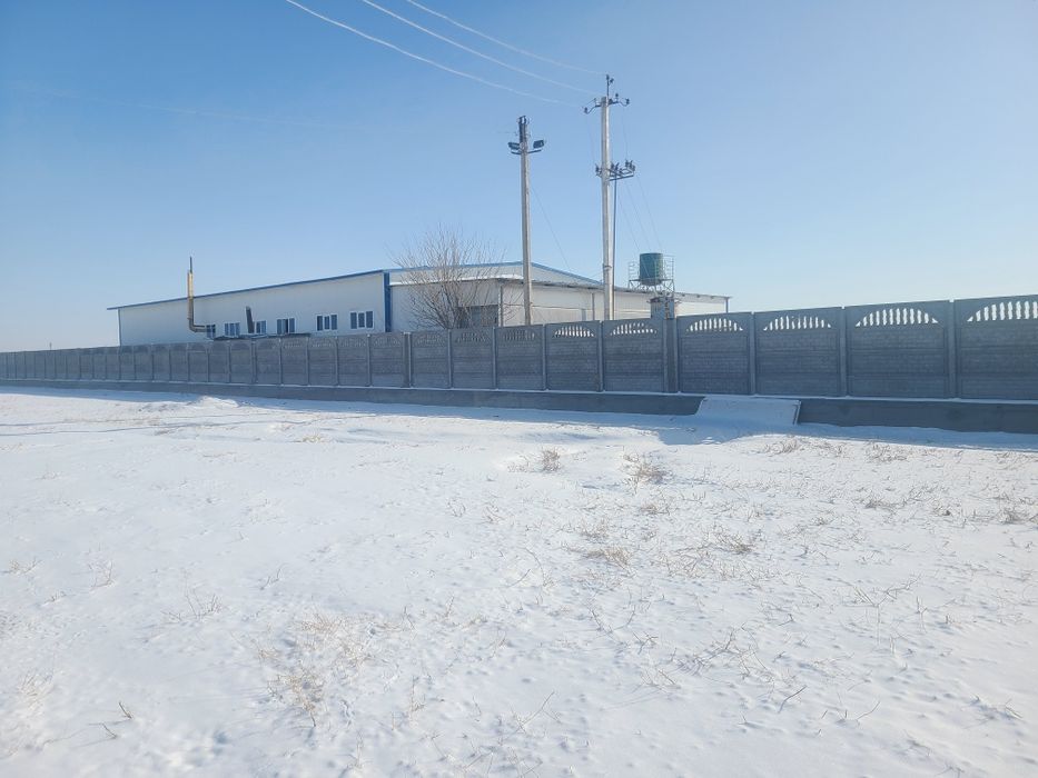 Нотурар бино сотилади