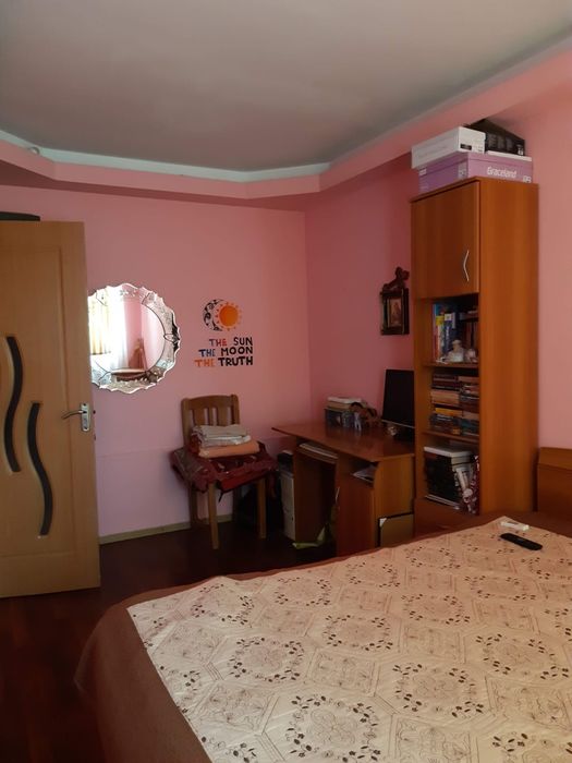 Apartament 4 camere semidecomandat