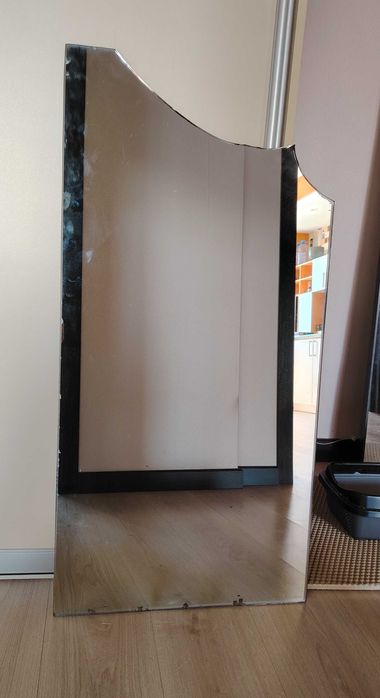 Кусок зеркала отдам бесплатно