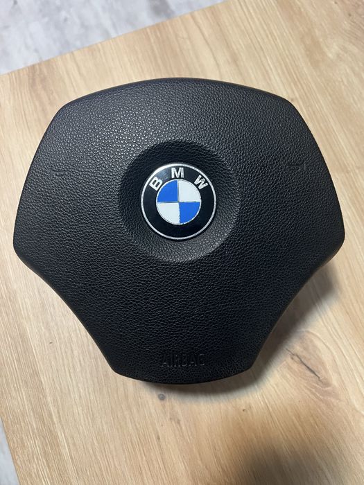 БМВ Волан Е90.