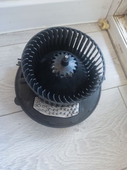 Моторчик печки Ауди А6 С6 Пассат б6