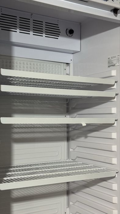 Холодильник почти новый срочно