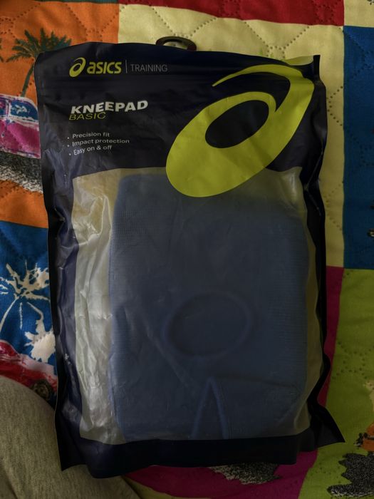 Продавам Asics Basic Kneepads в тъмно синьо
