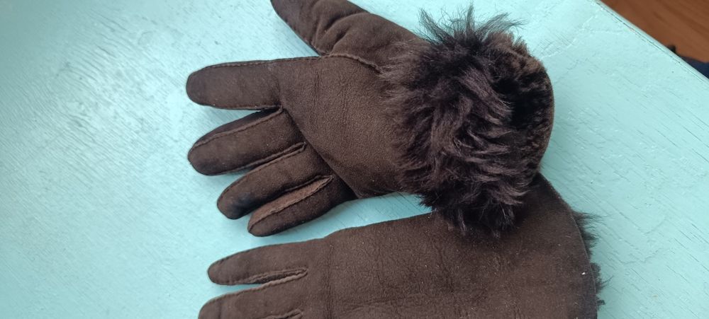 Продам женскии теплый перчатка.