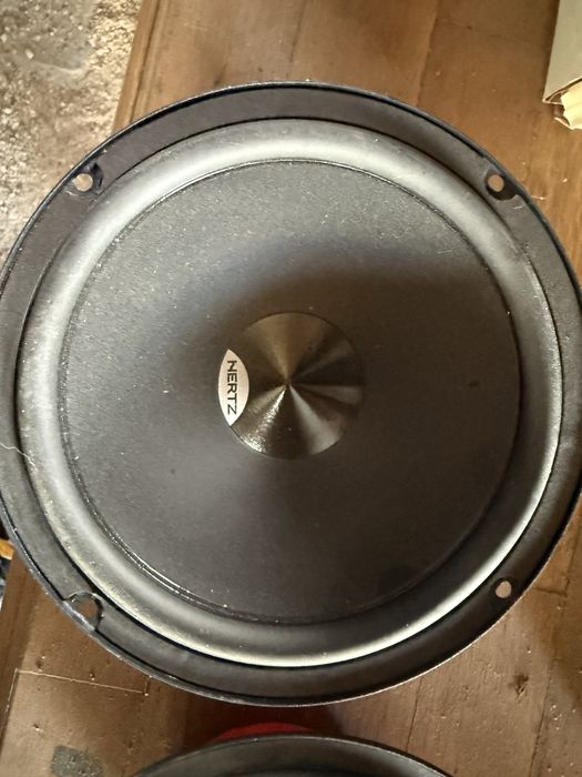 Тонколони HERTZ