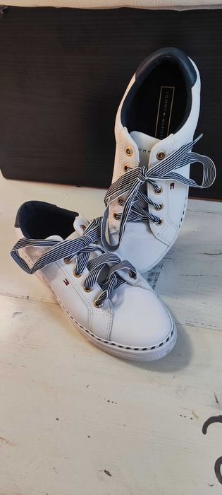 Дамски кецове Tommy Hilfiger