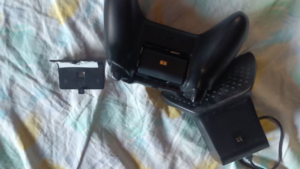 Controller gamepad maneta  Xbox One cu dock incarcare si acumulator