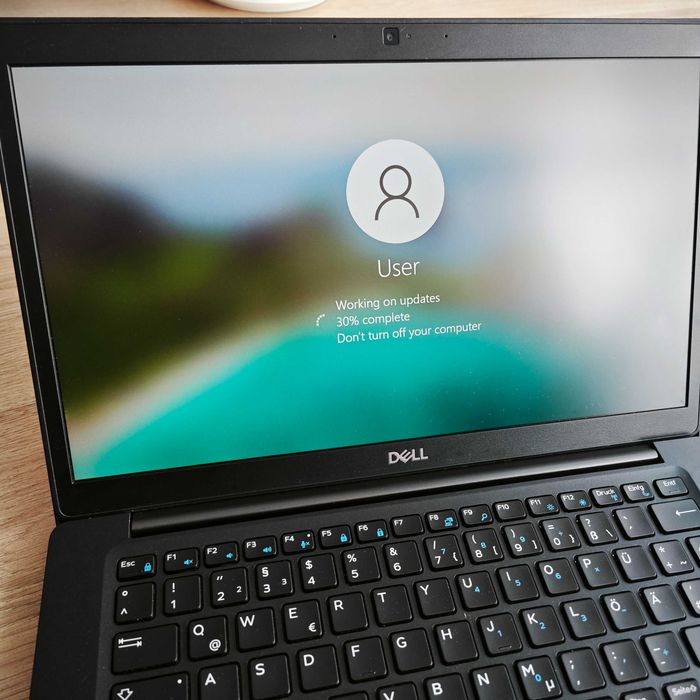 Лаптоп Dell Latitude 7490 – i5 / 16 GB RAM / 256 GB SSD / Touch