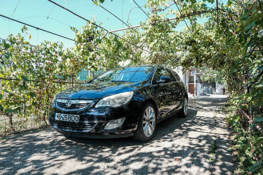 Opel Astra j Sports Tourer 2011 1.7 cdti, diesel