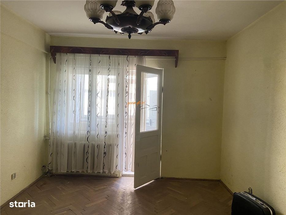 Apartament 3 camere , zona centrala -Sala Polivalenta, 80 mp , liber