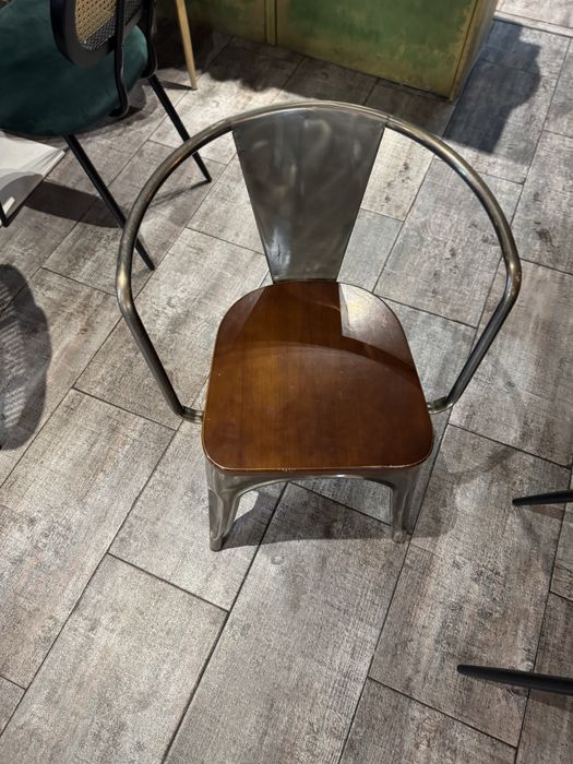 Scaune  si bāncuță "industrial type".