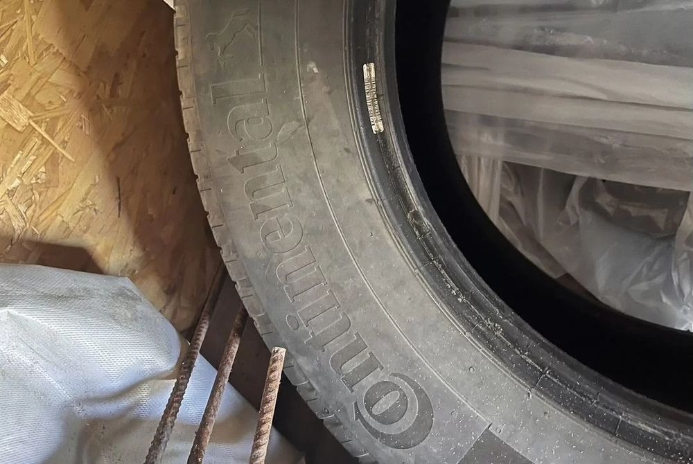 Продам летние шины Continental 235/65/17