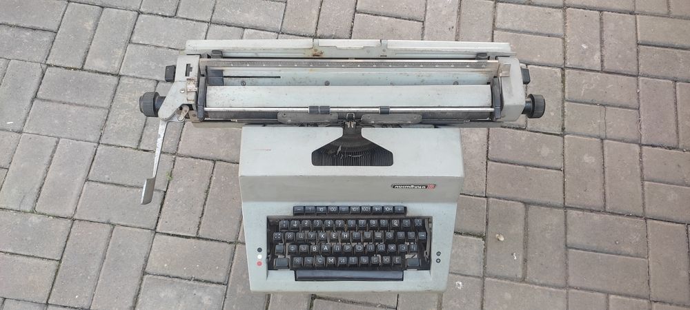 Машинка пишущая механическая