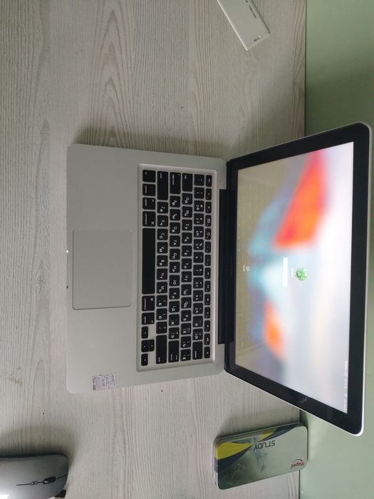 Макбук 13, в хорошем состоянии