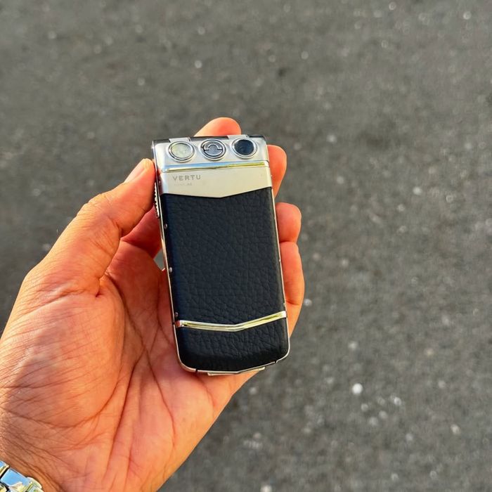 Продам Телефон Vertu Ayxta V77