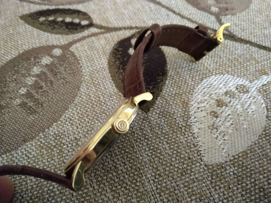 Продавам часовник уникален