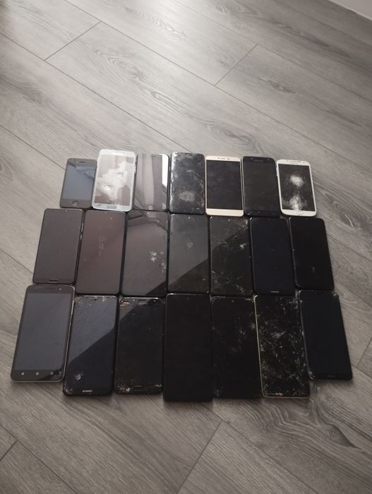 Telefone pentru reparat, recarosat sau piese