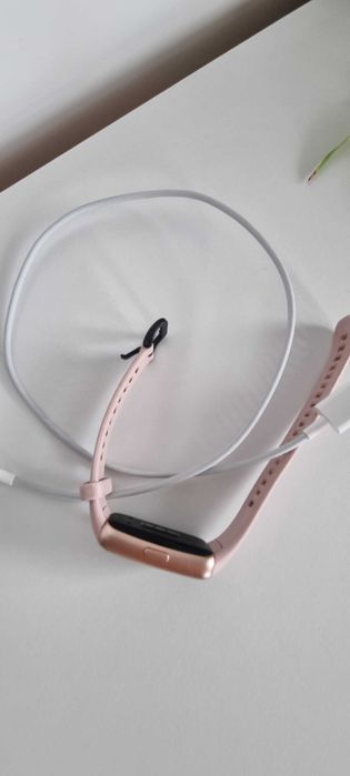 Huawei Band 6  Pink, foarte buna