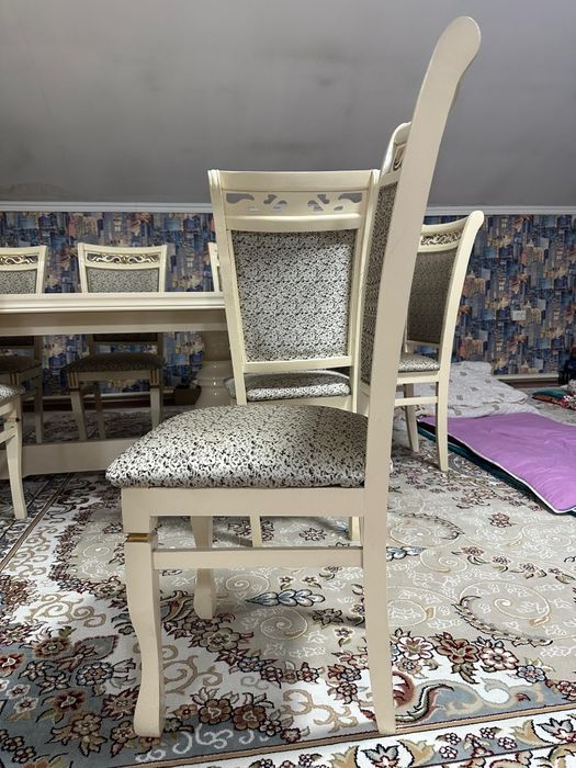 Обеденный стол для 12 человек