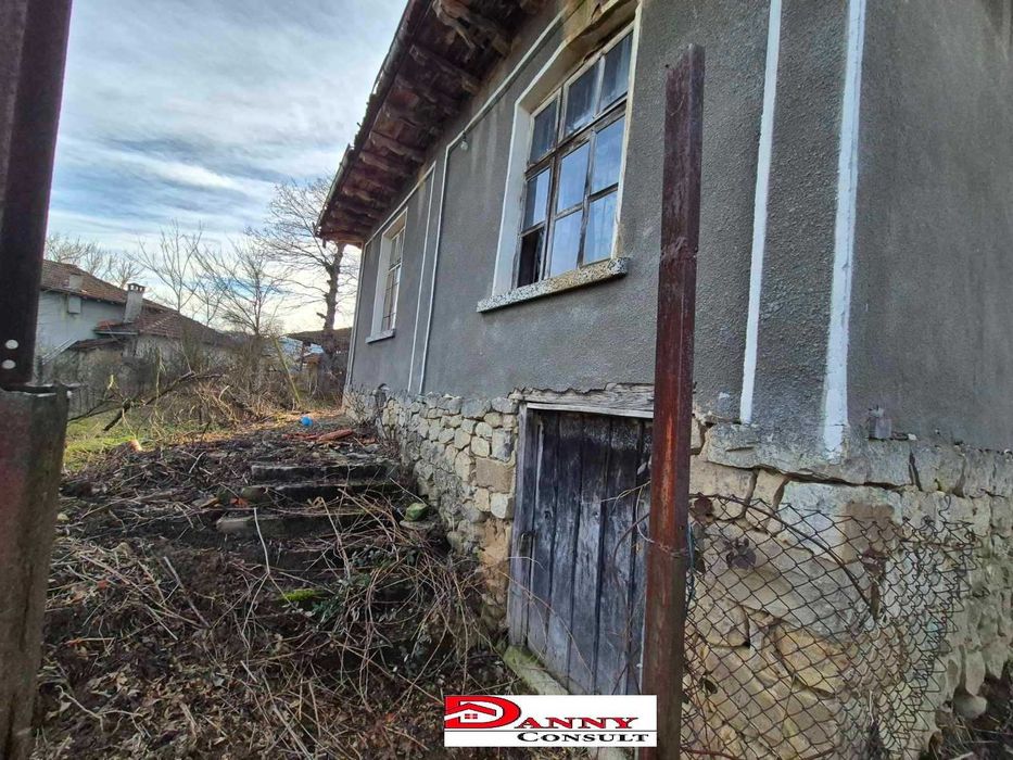 Стара къща с двор в Еленския балкан