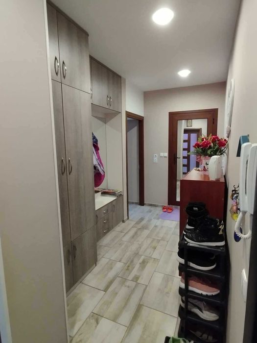 Продава се Двустаен апартамент в Шумен, Център - 73 кв.м за 1918 €/кв.м - Снимка #2