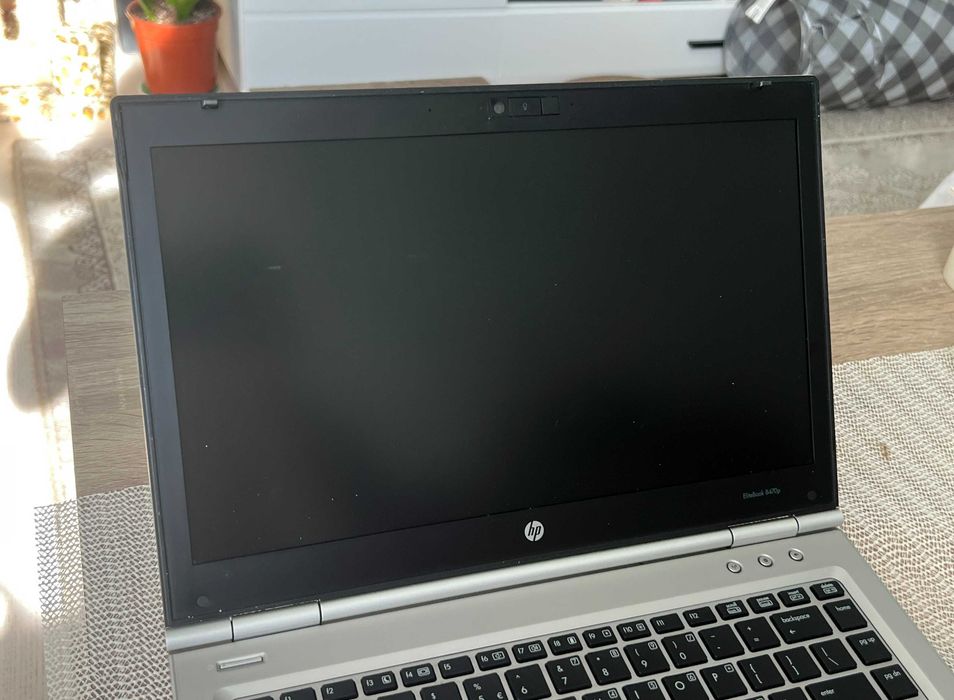 Laptop HP EliteBook 8470p i5-3320M – defect, fără HDD/RAM