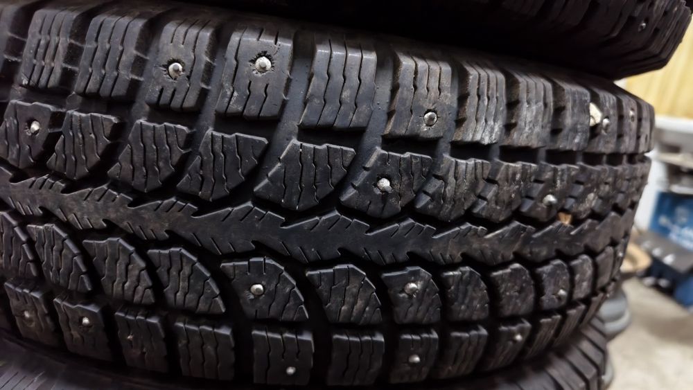 Продам зимние шины 175/70/R13