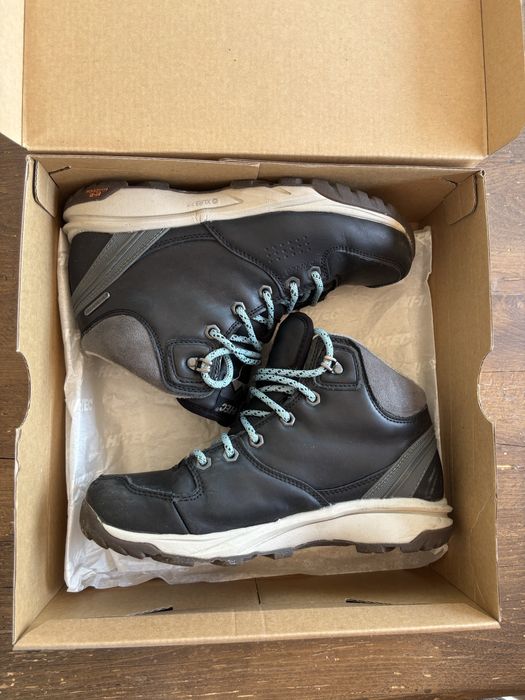 Продавам зимни кожени обувки.