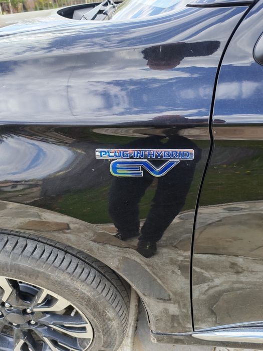 Mitsubishi Outlander PHEV 4WD FUL PLUG ÎN HYBRID AN 2017  variante cu Toyota rav hibrid