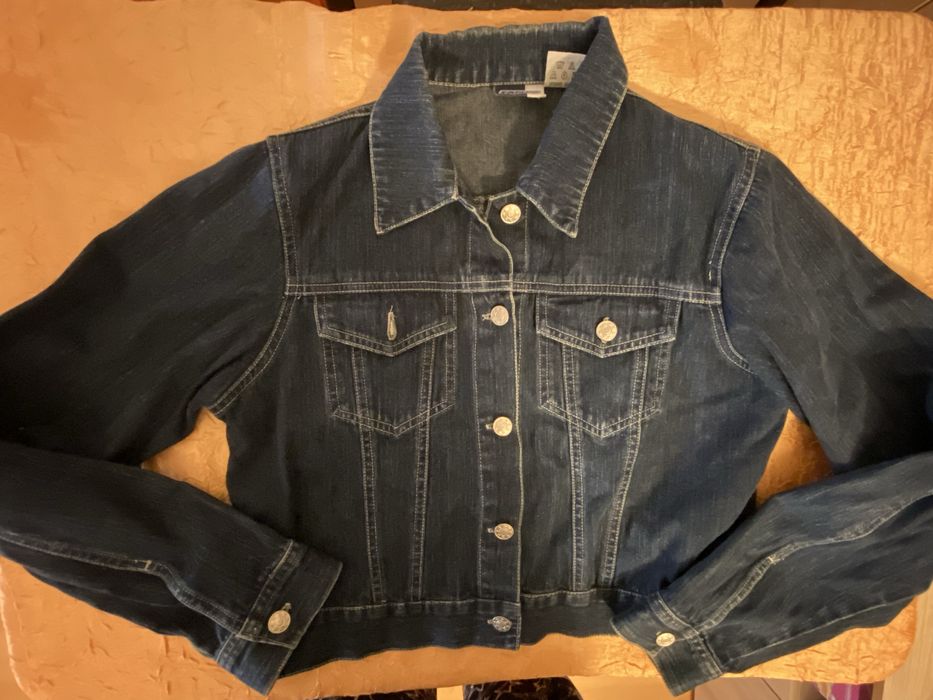 Geacǎ blugi, marimea M, aproape noua