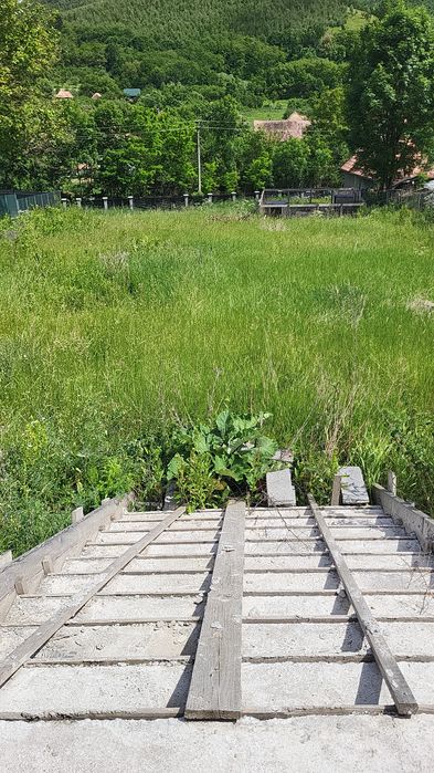 Vand teren 4000m² intravilan in sat Livada, comuna Petrestii de jos