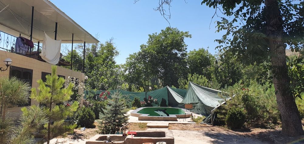 Дача учун ер сотилади.