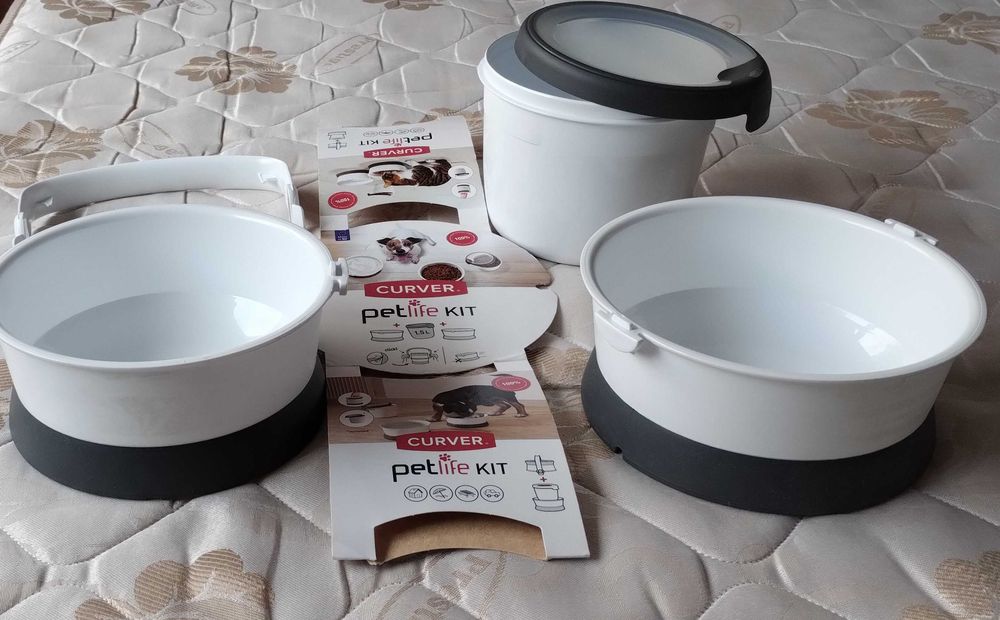 Set voiaj animale (boluri hrană /husă protecție auto)