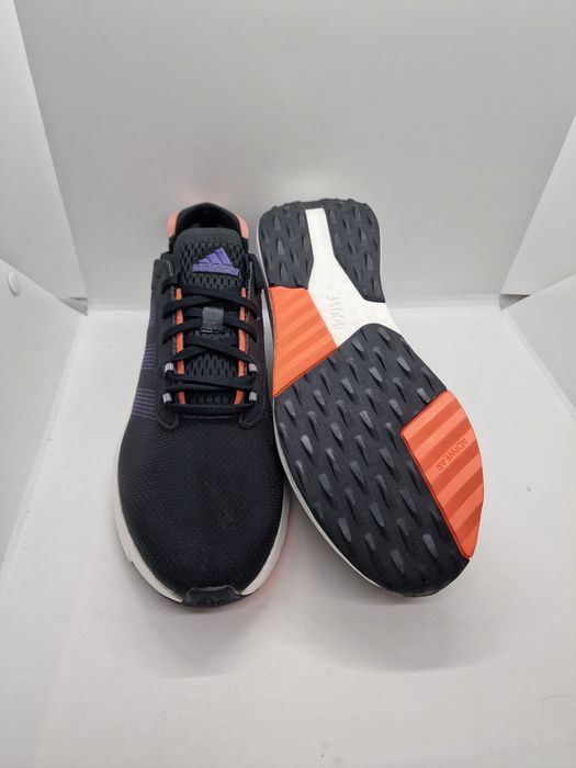 Adidas Avryn Boost ID9423 nr. 41 1/3,44,46