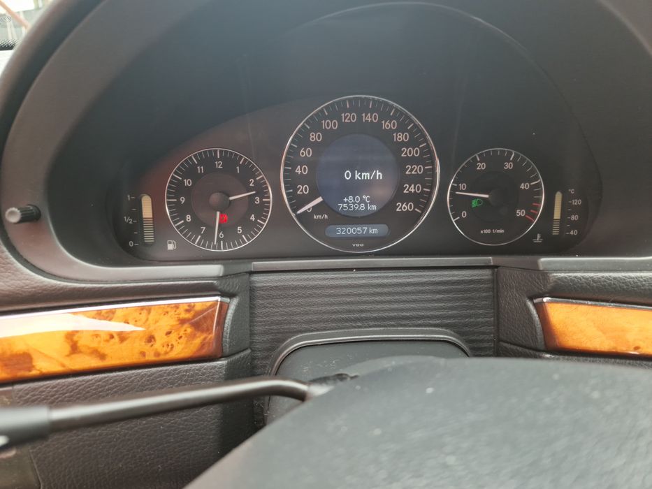 Mercedes E-Class W211 E200