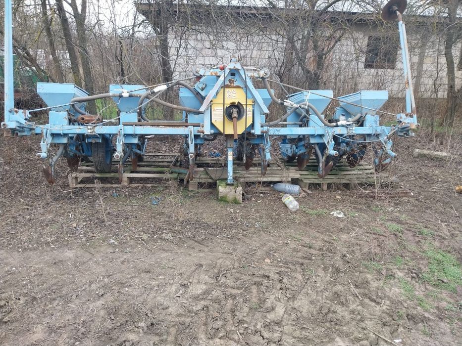 Vând semanatoare spc6