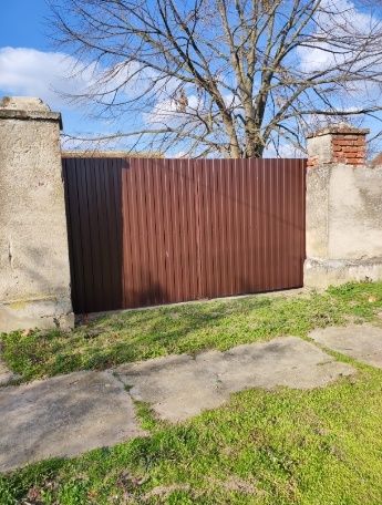 Casă mare de cărămidă